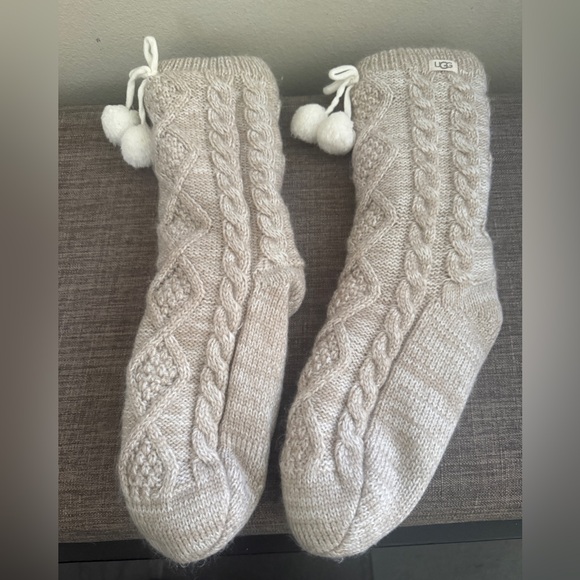 Women's Ugg Pom Pom Tan Fleece Lined Crew Socks Shoe  Size 5-10 - Picture 1 of 6